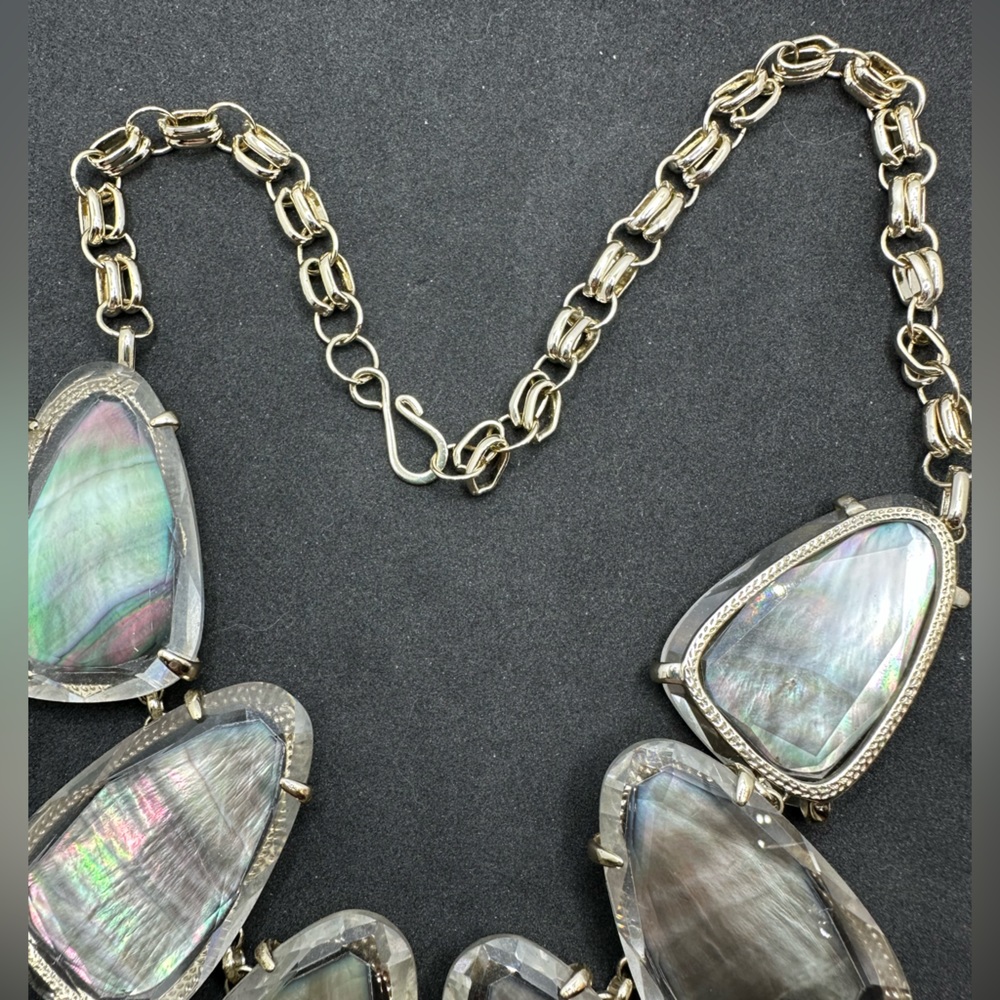 KENDRA SCOTT HARLOW BLACK MOTHER OF PEARL IN GOLD - Picture 8 of 10